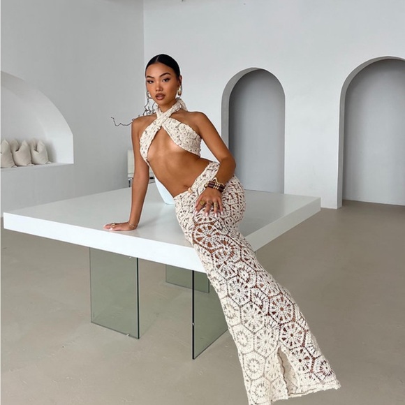 Elegant Crochet Maxi Dress in Cream - Picture 2 of 9